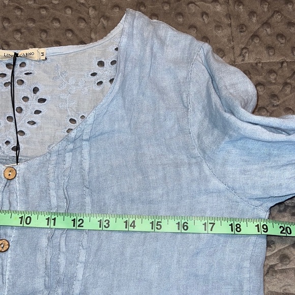 Lungo L'Arno medium 100% linen blue scoop neck button down 3/4 Roll Tab Sleeve - Picture 4 of 12